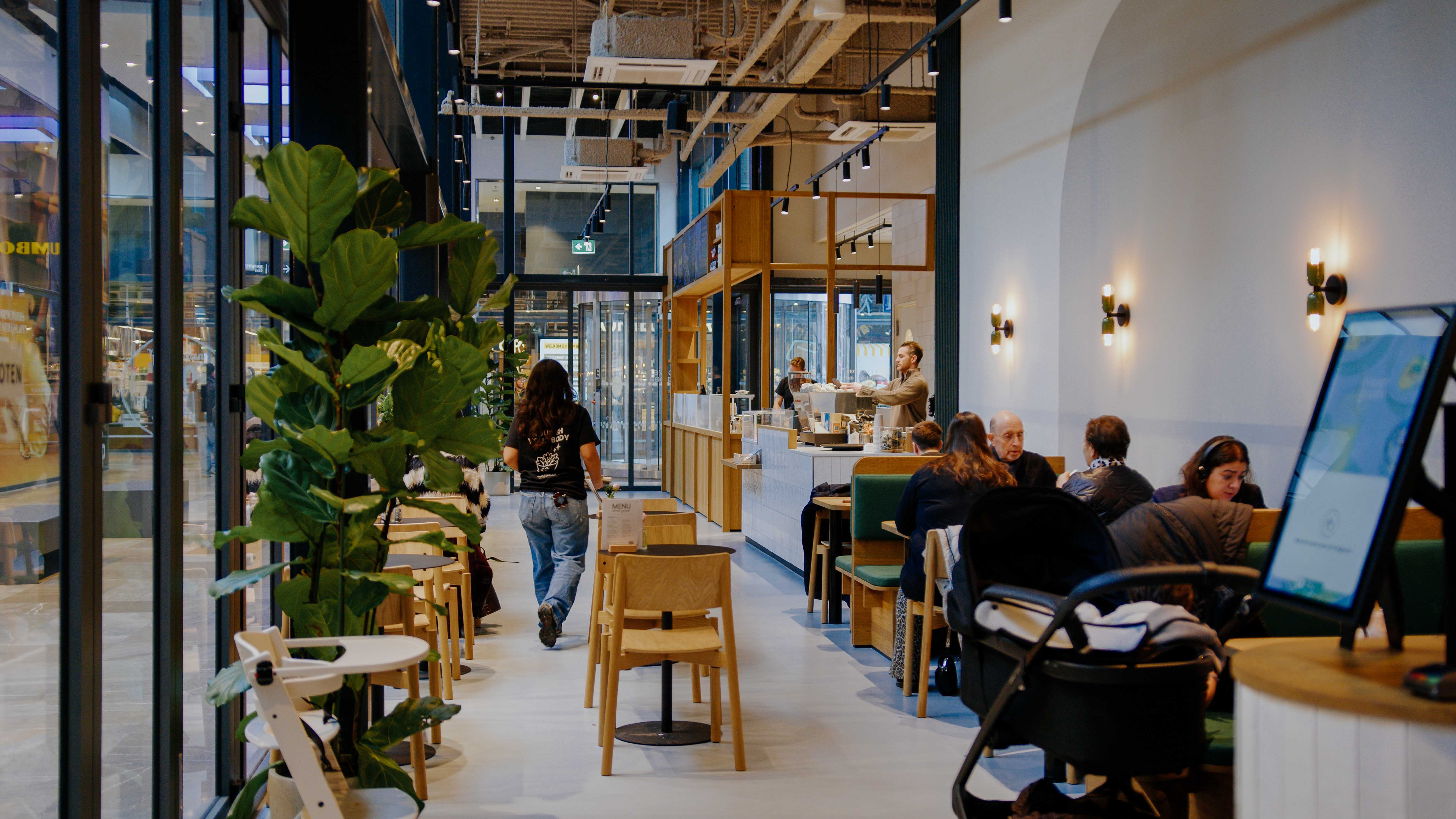 Op de locatie Gelderlandplein zit het eerste caféformat van Oliver Green